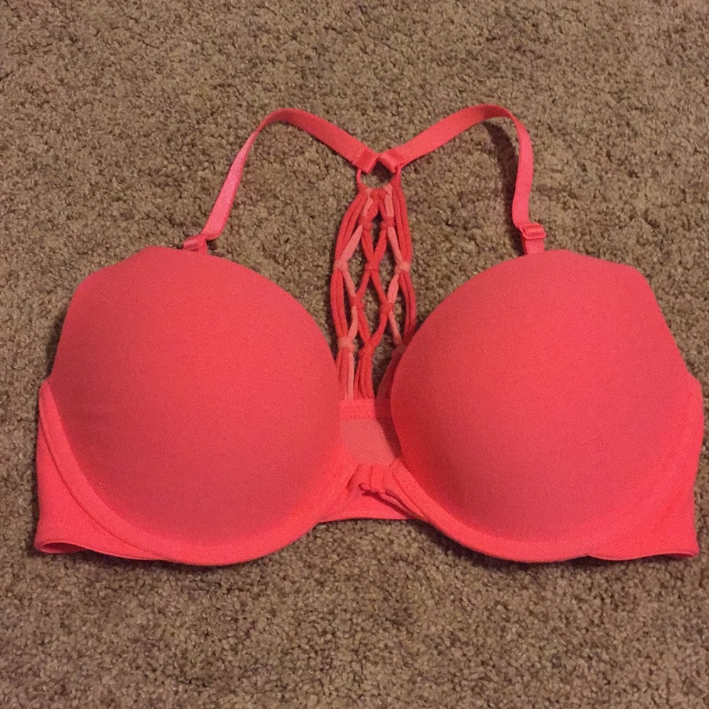 Last Chance! 2 NWOT Victoria’s Secret 34d bras